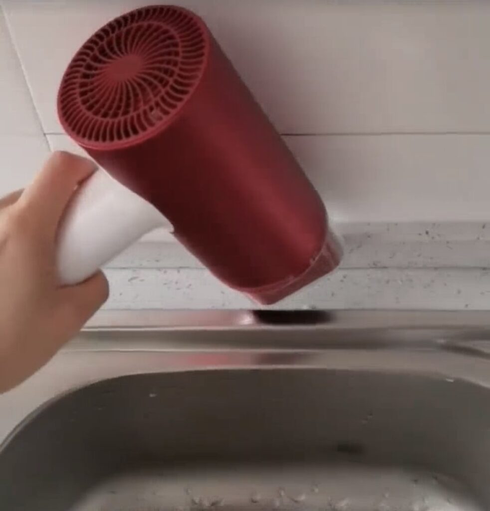 Czyszczenie uszczelniacza silikonowego z plastiku