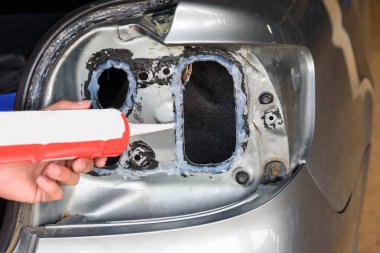 Silikon vs. Dichtungsmittel: Die wichtigsten Unterschiede bei der Autowartung verstehen